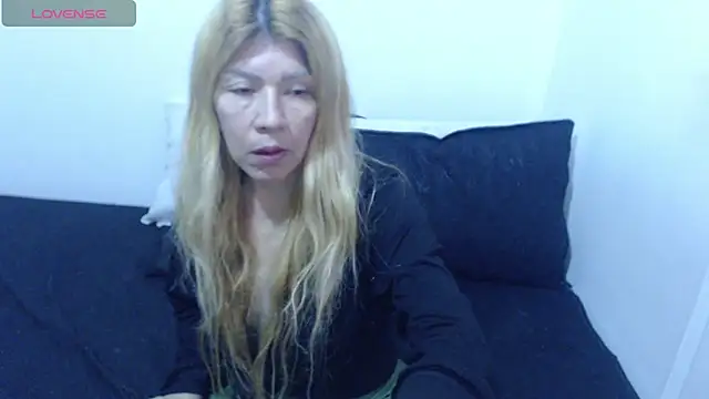 Dulce-Bella online show from 04/19/26, 03:11