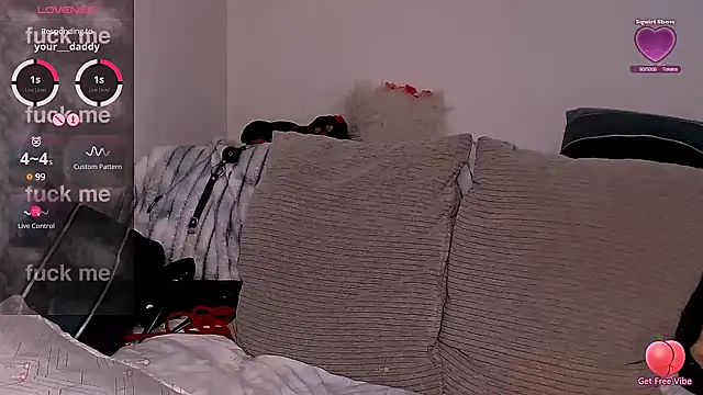 Snapshot of UrNaughtyGfMilf chatting on 03/15/25, 07:09 UrNaughtyGfMilf online show from 03/15/25, 07:09