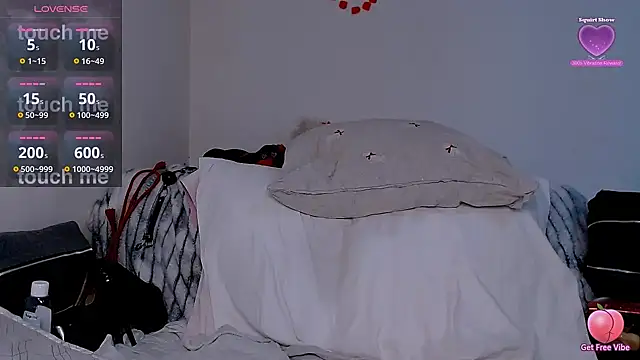 Snapshot of UrNaughtyGfMilf chatting on 03/20/25, 08:20 UrNaughtyGfMilf online show from 03/20/25, 08:20