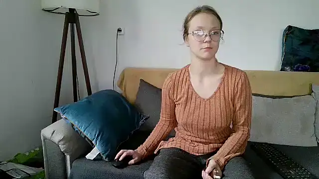 little-leni online show from 12/15/25, 08:29