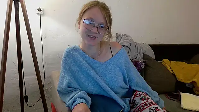 Snapshot of little-leni chatting on 05/29/26, 08:40 little-leni online show from 05/29/26, 08:40