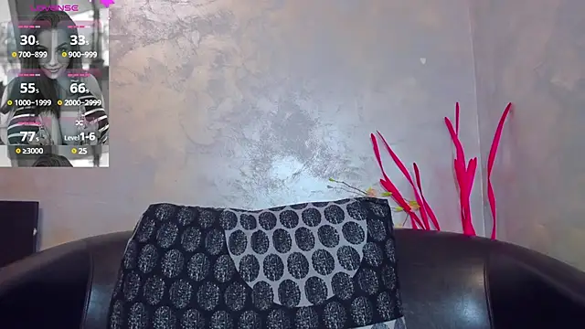 Snapshot of Emma_Muller32 chatting on 03/19/25, 04:36 Emma Muller32 online show from 03/19/25, 04:36