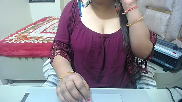 Snapshot of Shanvi_ chatting on 02/19/25, 03:28 Shanvi  online show from 02/19/25, 03:28