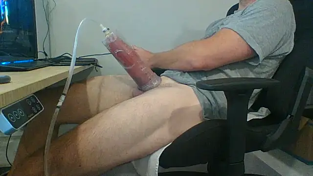 Snapshot of Bloopers66 chatting on 07/15/26, 02:06 Bloopers66 online show from 07/15/26, 02:06