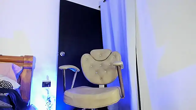 Snapshot of PIA_GREAT chatting on 10/17/25, 01:09 PIA GREAT online show from 10/17/25, 01:09