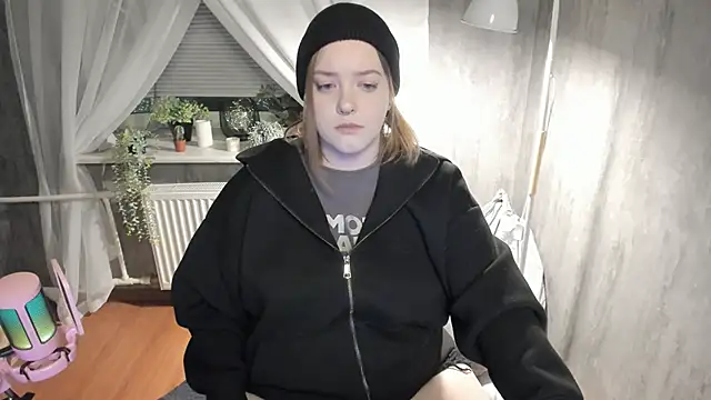 Sophia Edwards online show from 02/24/25, 06:36