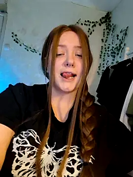 Sophia Edwards online show from 04/06/26, 12:08