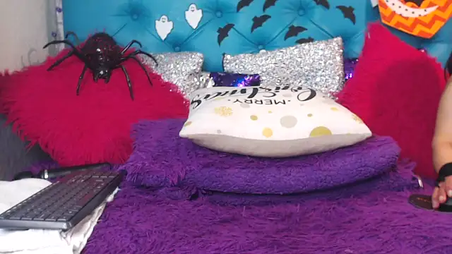 SARAWILLS online show from 10/28/25, 02:20