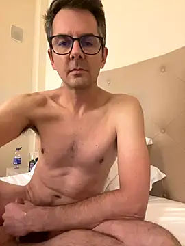 Snapshot of real6outdoors chatting on 11/15/25, 09:54 real6outdoors online show from 11/15/25, 09:54