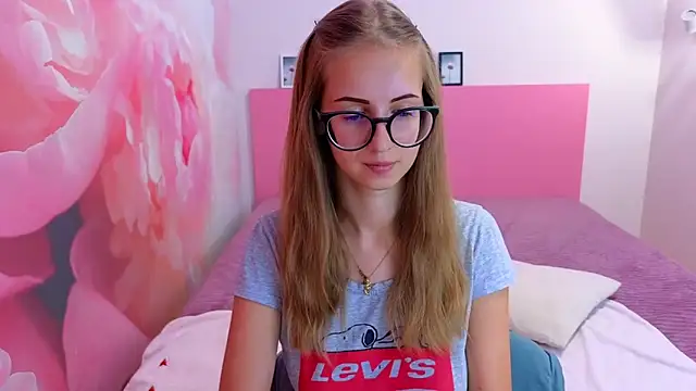 AliceAdams online show from 09/17/25, 06:48