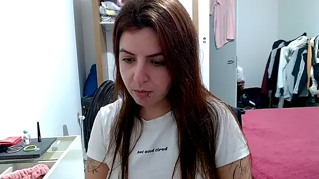 Snapshot of chelbyy chatting on 09/22/25, 10:56 chelbyy online show from 09/22/25, 10:56