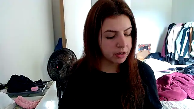 Snapshot of chelbyy chatting on 09/25/25, 01:26 chelbyy online show from 09/25/25, 01:26