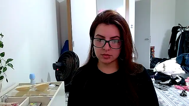 Snapshot of chelbyy chatting on 10/02/25, 05:42 chelbyy online show from 10/02/25, 05:42