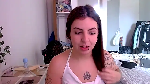 Snapshot of chelbyy chatting on 10/03/25, 02:58 chelbyy online show from 10/03/25, 02:58