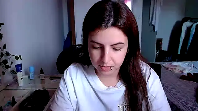 Snapshot of chelbyy chatting on 10/07/25, 07:22 chelbyy online show from 10/07/25, 07:22