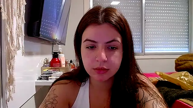 Snapshot of chelbyy chatting on 10/25/25, 04:24 chelbyy online show from 10/25/25, 04:24