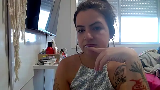 Snapshot of chelbyy chatting on 10/26/25, 07:31 chelbyy online show from 10/26/25, 07:31