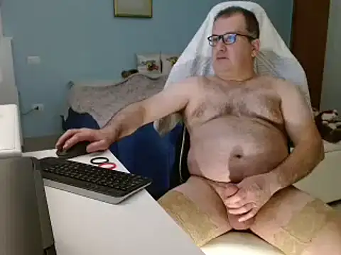 Snapshot of ItalianEXB chatting on 01/17/25, 11:07 ItalianEXB online show from 01/17/25, 11:07