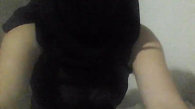Snapshot of JunoVestanus chatting on 10/01/25, 01:33 JunoVestanus online show from 10/01/25, 01:33