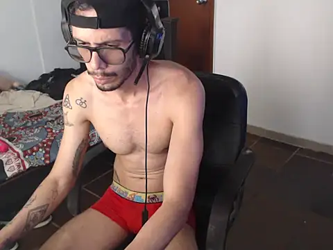 Snapshot of alisterxxx chatting on 05/29/26, 06:06 alisterxxx online show from 05/29/26, 06:06