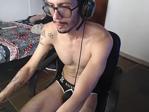Snapshot of alisterxxx chatting on 05/30/26, 02:25 alisterxxx online show from 05/30/26, 02:25