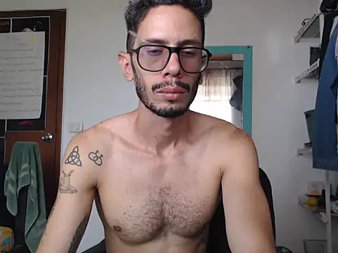 Snapshot of alisterxxx chatting on 06/22/26, 03:42 alisterxxx online show from 06/22/26, 03:42