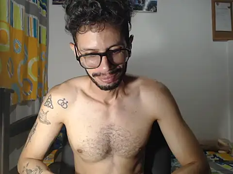 Snapshot of alisterxxx chatting on 06/30/26, 01:06 alisterxxx online show from 06/30/26, 01:06