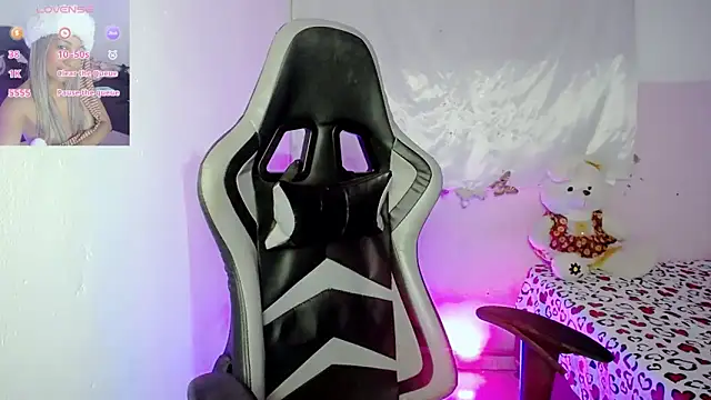 ninatiny online show from 02/19/25, 10:56