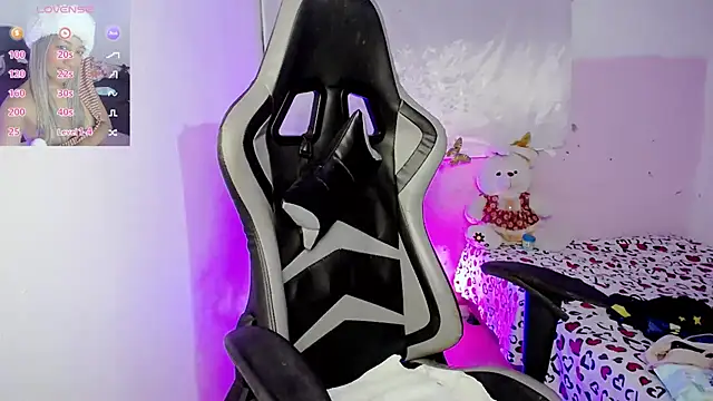 ninatiny online show from 02/28/25, 09:47