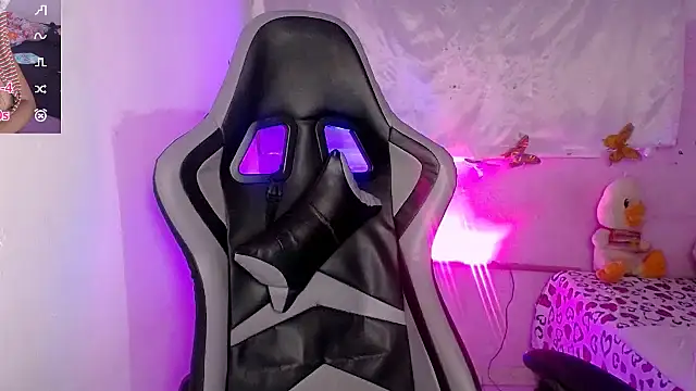 ninatiny online show from 09/13/25, 11:21