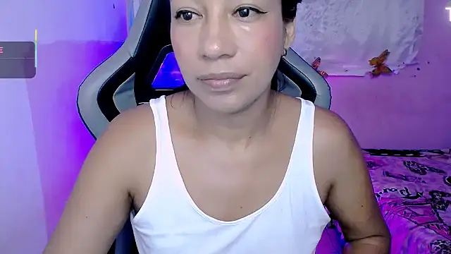 ninatiny online show from 10/17/25, 10:29