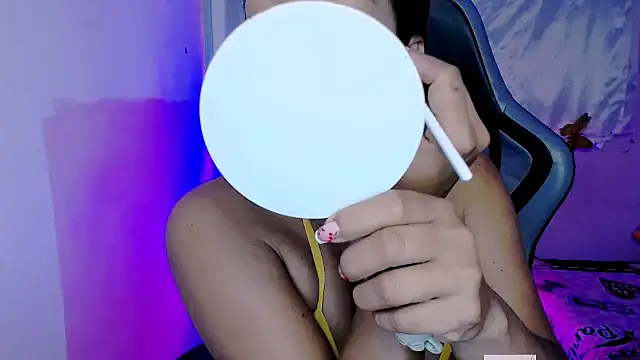 ninatiny online show from 10/26/25, 10:43