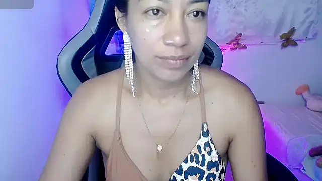 ninatiny online show from 11/02/25, 09:44