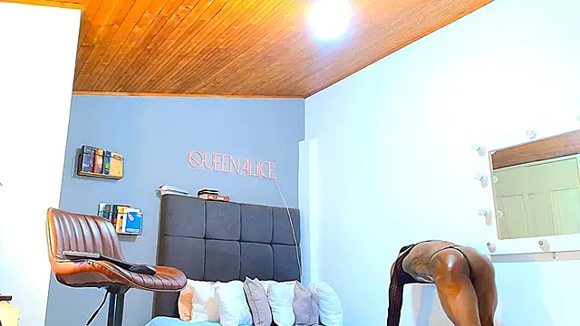 queenaliice online show from 02/28/26, 11:22