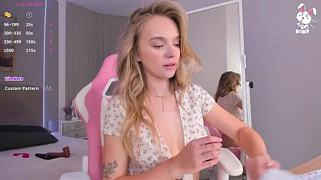 VirginChloe online show from 12/19/25, 03:02