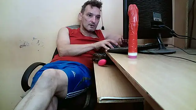 Snapshot of dundyFocus chatting on 09/24/25, 05:22 dundyFocus online show from 09/24/25, 05:22