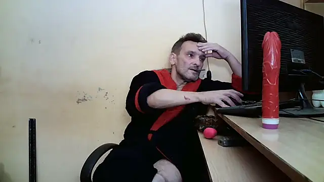 Snapshot of dundyFocus chatting on 09/27/25, 02:33 dundyFocus online show from 09/27/25, 02:33