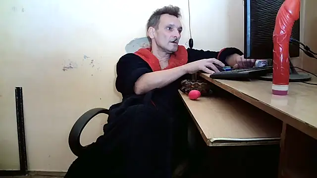 Snapshot of dundyFocus chatting on 10/09/25, 12:36 dundyFocus online show from 10/09/25, 12:36