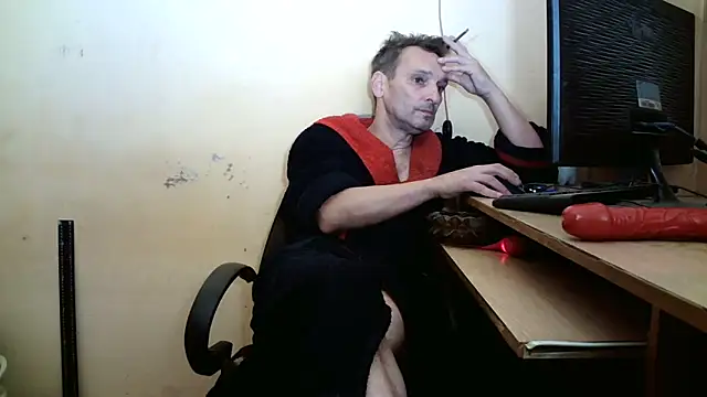 Snapshot of dundyFocus chatting on 10/11/25, 08:35 dundyFocus online show from 10/11/25, 08:35