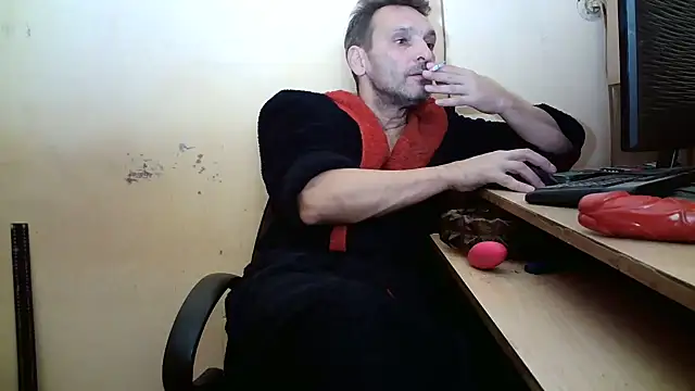 Snapshot of dundyFocus chatting on 10/16/25, 02:29 dundyFocus online show from 10/16/25, 02:29