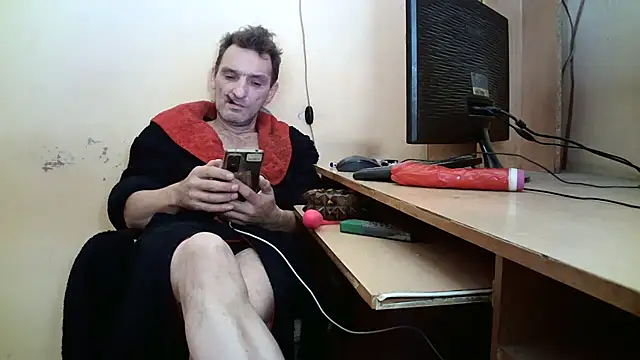 Snapshot of dundyFocus chatting on 10/31/25, 01:01 dundyFocus online show from 10/31/25, 01:01