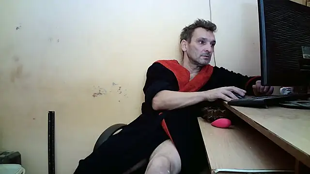 Snapshot of dundyFocus chatting on 11/02/25, 01:57 dundyFocus online show from 11/02/25, 01:57