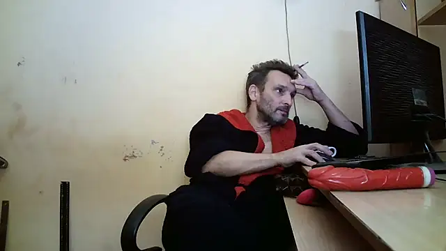 Snapshot of dundyFocus chatting on 11/16/25, 02:44 dundyFocus online show from 11/16/25, 02:44