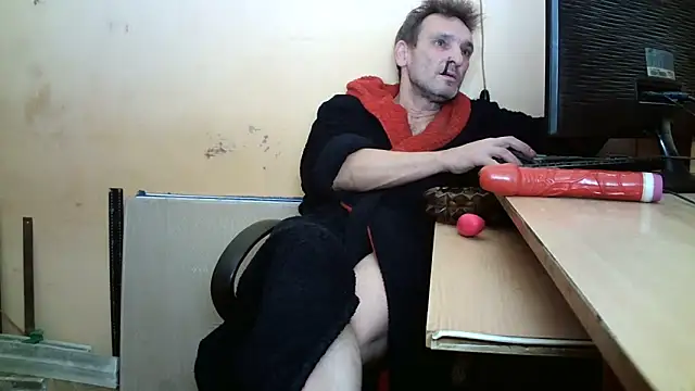 Snapshot of dundyFocus chatting on 11/26/25, 03:57 dundyFocus online show from 11/26/25, 03:57