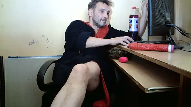 Snapshot of dundyFocus chatting on 12/22/25, 11:51 dundyFocus online show from 12/22/25, 11:51