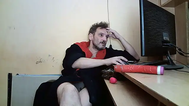 Snapshot of dundyFocus chatting on 03/06/26, 01:29 dundyFocus online show from 03/06/26, 01:29