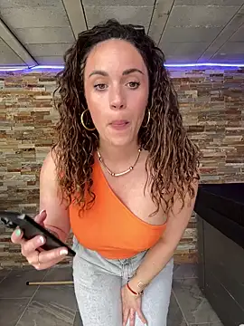 Clara-xoxo online show from 03/06/25, 02:29