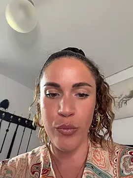 Clara-xoxo online show from 06/27/26, 11:26