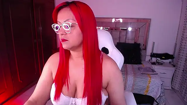 salomecastro  online show from 10/28/25, 03:32