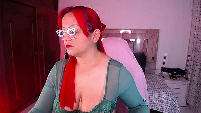 salomecastro  online show from 10/30/25, 01:18